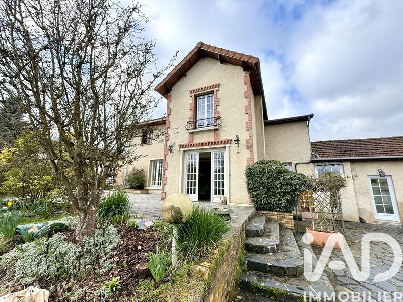 Maison - 240 m² - 9 pièces