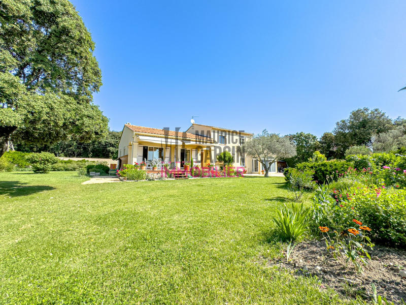 Maison - 175 m² - 8 pièces