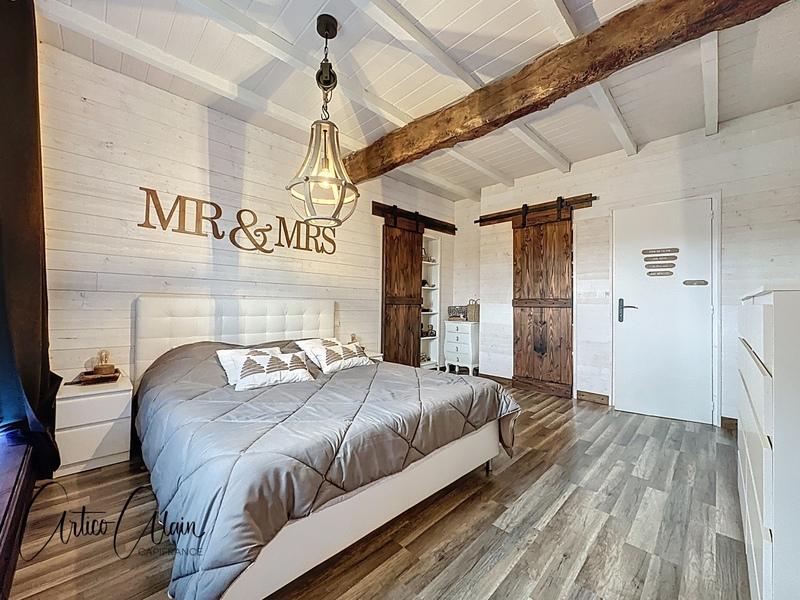 Maison - 271 m² - 9 pièces