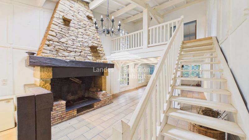 Propriété - 285 m² - 10 pièces