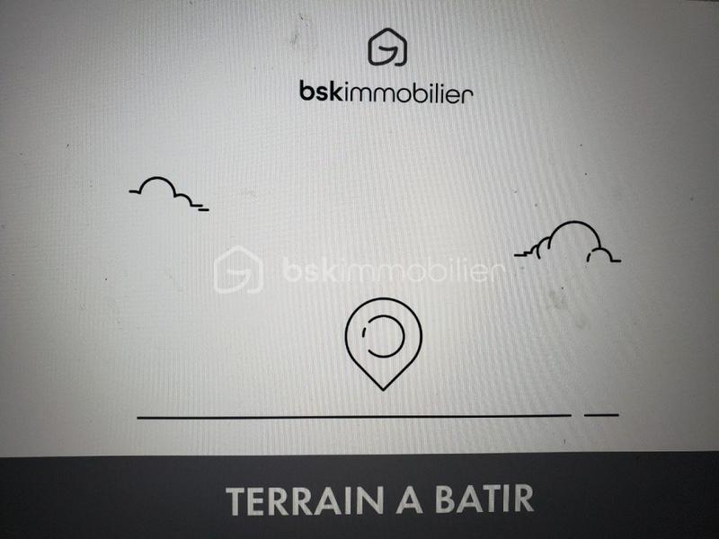 Terrain constructible - 2 500 m²