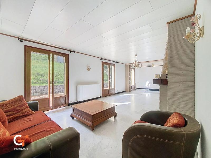 Maison - 203 m² - 7 pièces