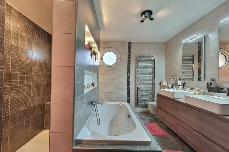 Maison - 197 m² - 7 pièces