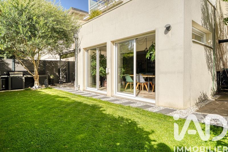 Maison - 180 m² - 8 pièces