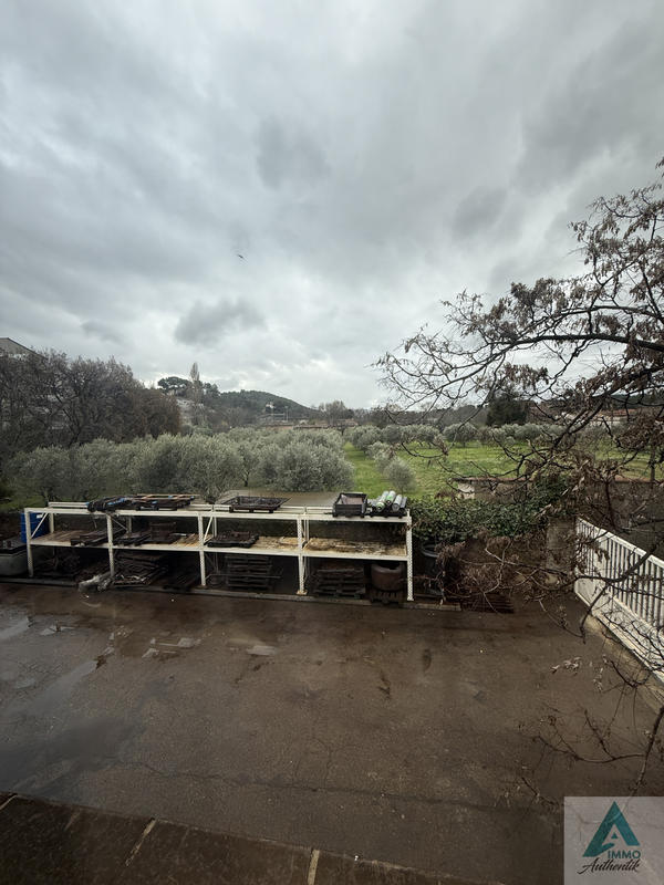 Local commercial - 1 160 m²