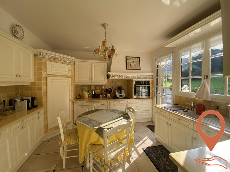 Maison - 212 m² - 9 pièces