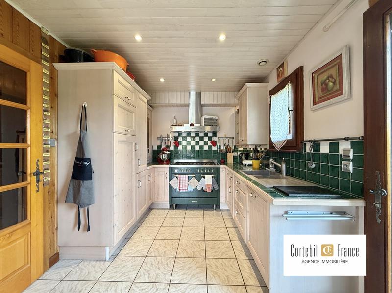 Châlet - 248 m² - 8 pièces