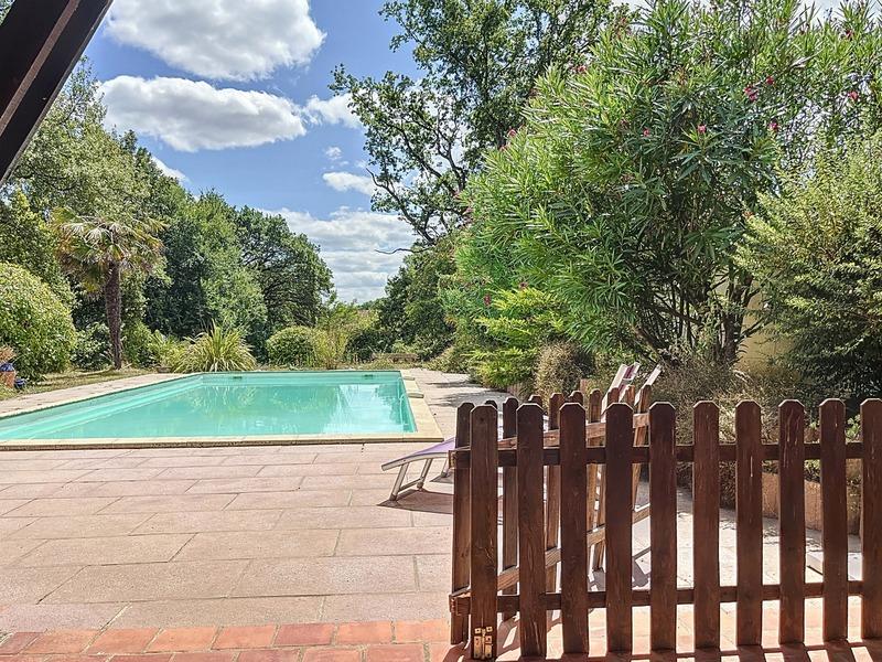 Maison - 267 m² - 8 pièces