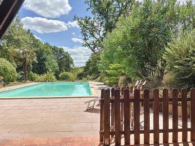 Maison - 267 m² - 8 pièces