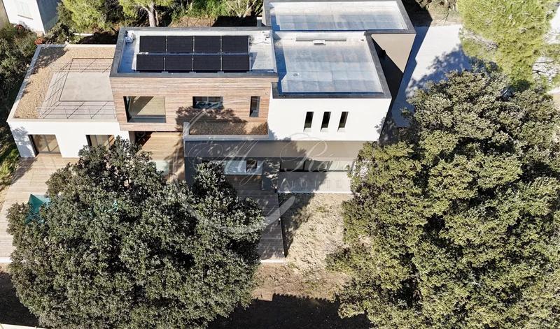 Propriété - 210 m² - 5 pièces