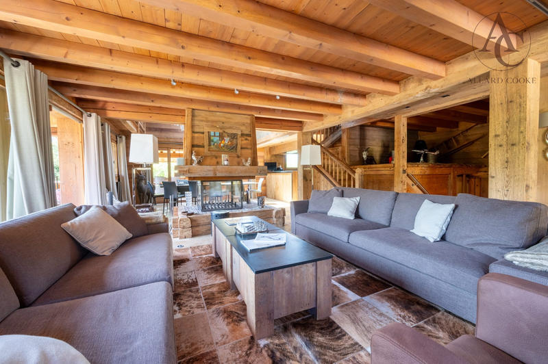 Châlet - 391 m² - 8 pièces