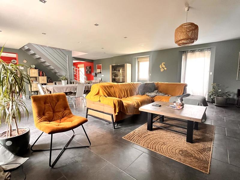 Maison - 222 m² - 8 pièces