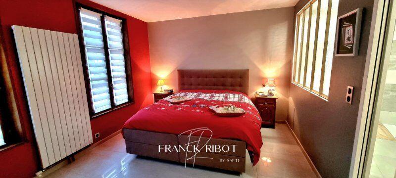 Maison - 327 m² - 10 pièces