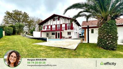 Maison - 235 m² - 8 pièces