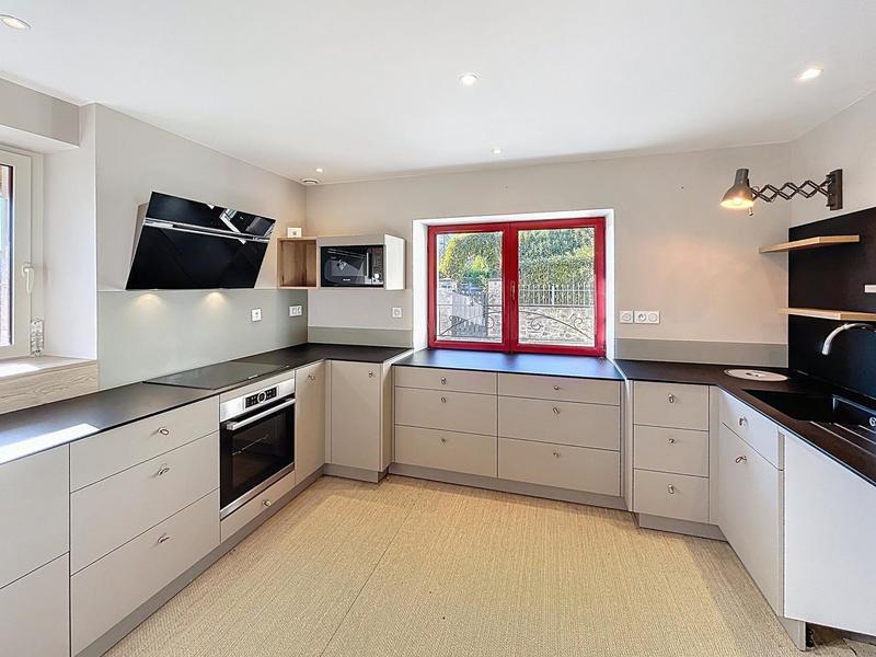 Maison - 180 m² - 7 pièces