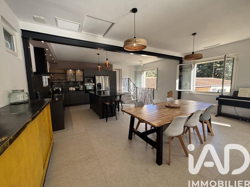 Maison - 233 m² - 6 pièces