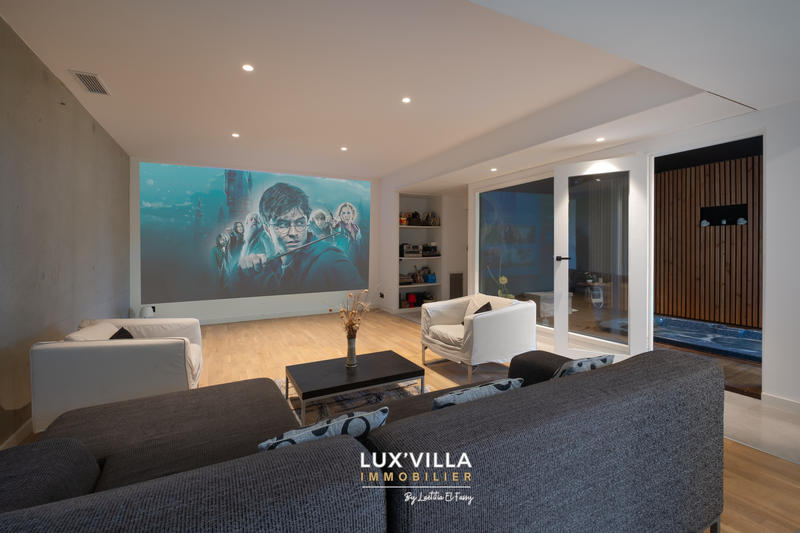 Villa - 397 m² - 10 pièces