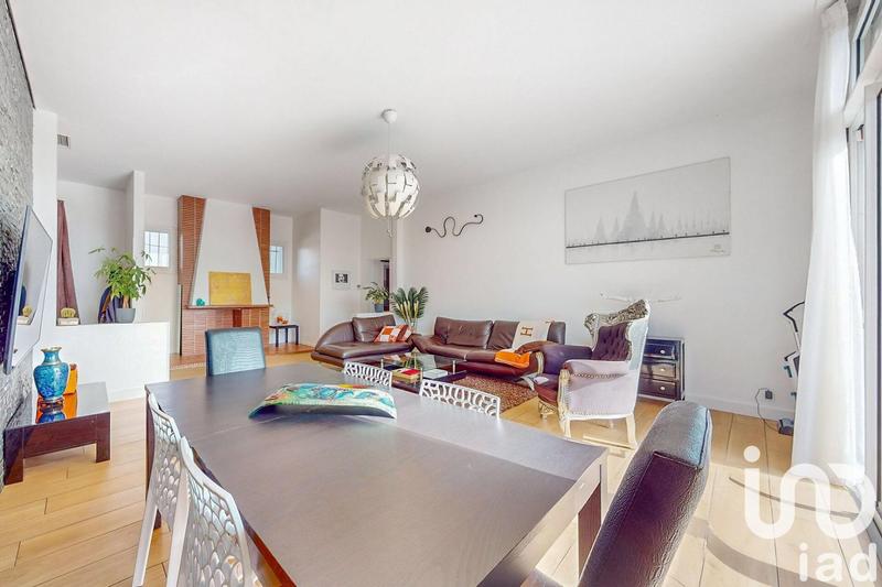 Maison - 223 m² - 9 pièces