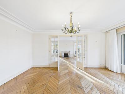 Demeure - 400 m² - 12 pièces