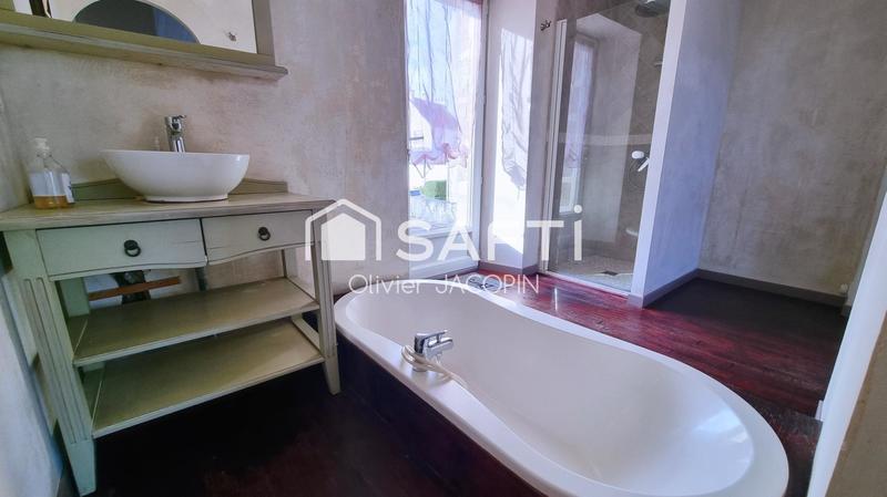 Maison - 182 m² - 9 pièces