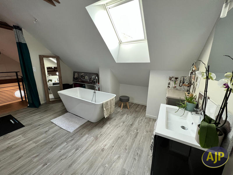 Appartement - 84 m² - 3 pièces