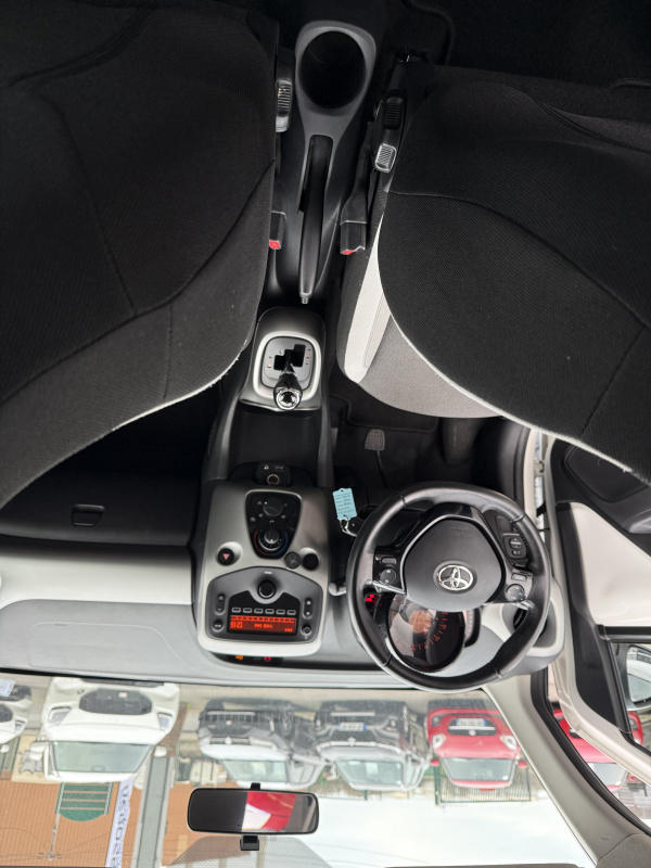 Toyota Aygo 1.O X 5 Portes Automatic