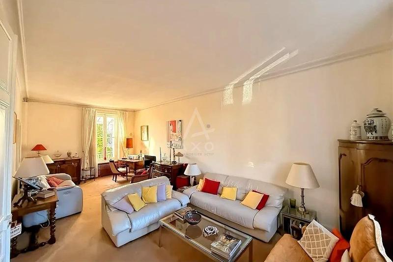 Maison - 331 m² - 11 pièces