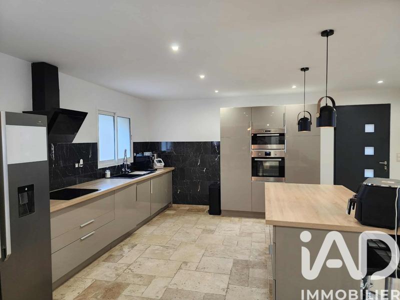 Maison - 192 m² - 6 pièces