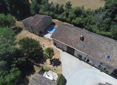 Maison - 240 m² - 9 pièces