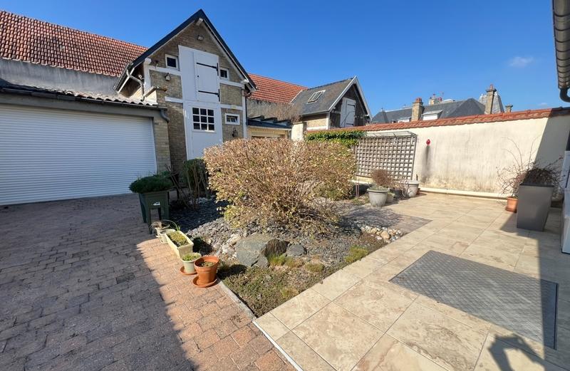 Maison - 211 m² - 8 pièces