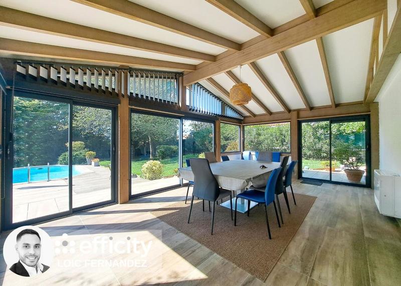 Maison - 260 m² - 8 pièces