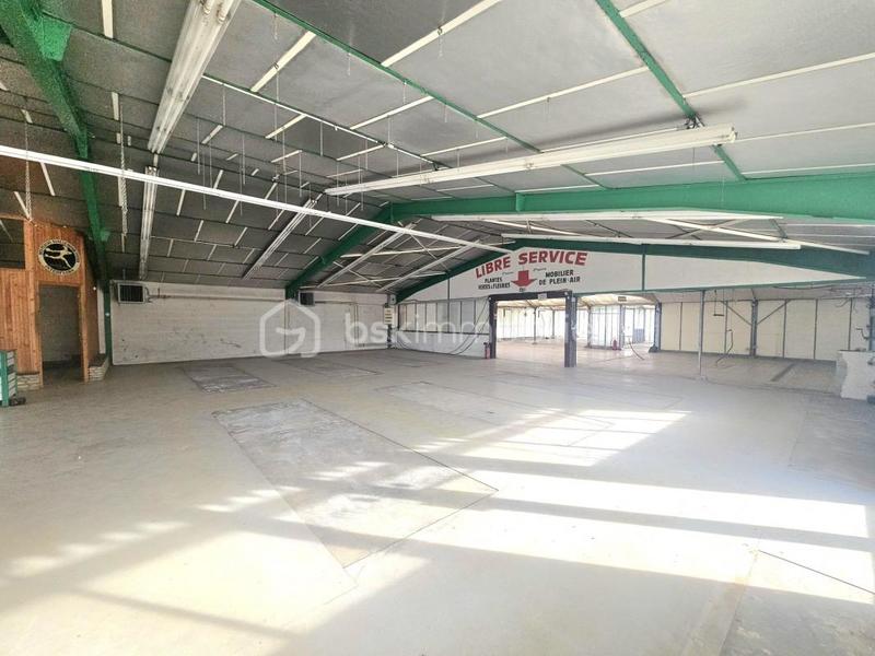 Local commercial - 825 m² - 8 pièces