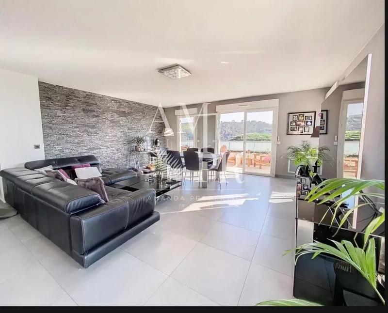 Appartement - 100 m² - 4 pièces