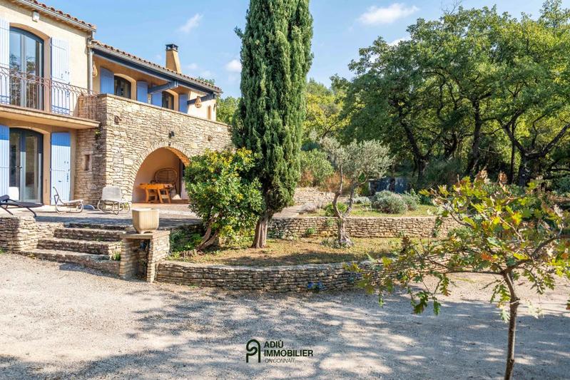 Propriété - 335 m² - 10 pièces