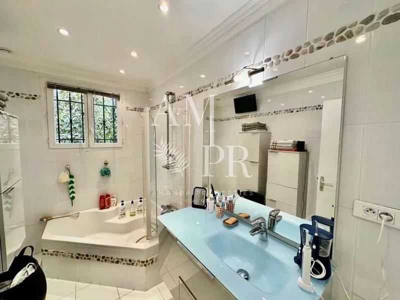 Maison - 181 m² - 7 pièces