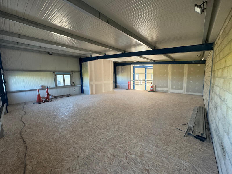 Local d'activités - 208 m²