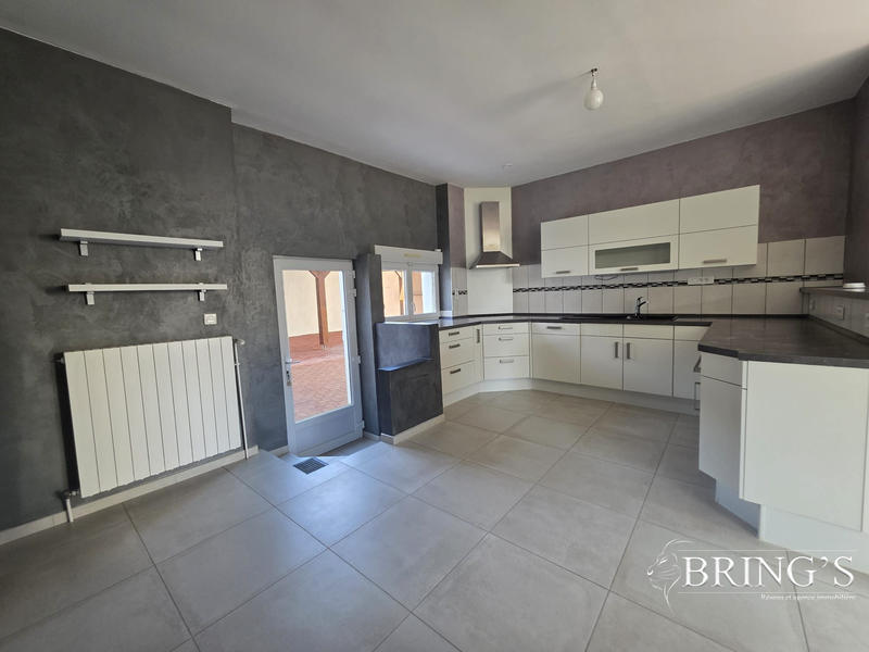 Maison - 221 m² - 8 pièces