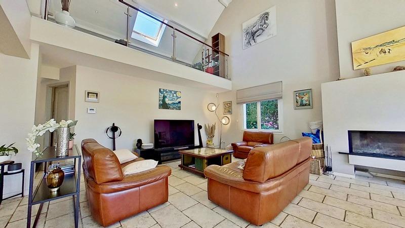 Maison - 236 m² - 8 pièces