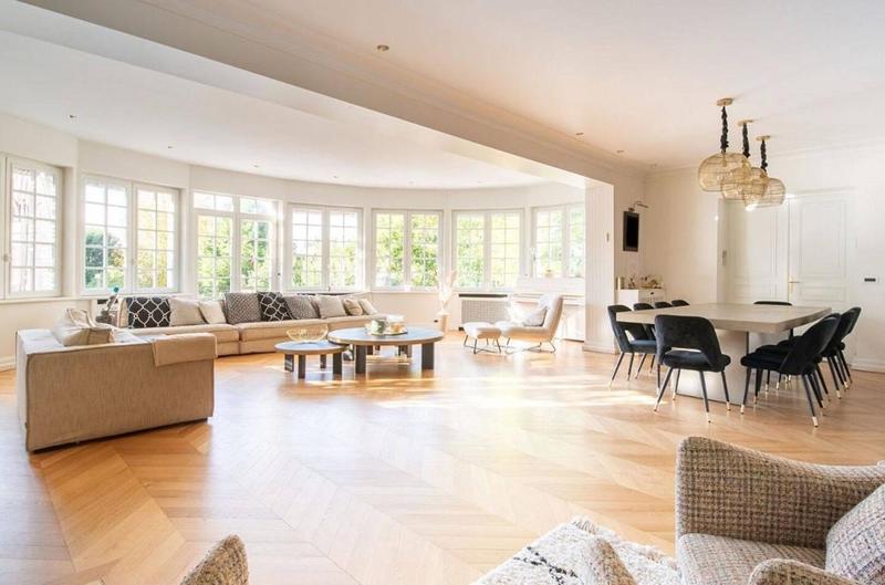 Maison - 418 m² - 9 pièces