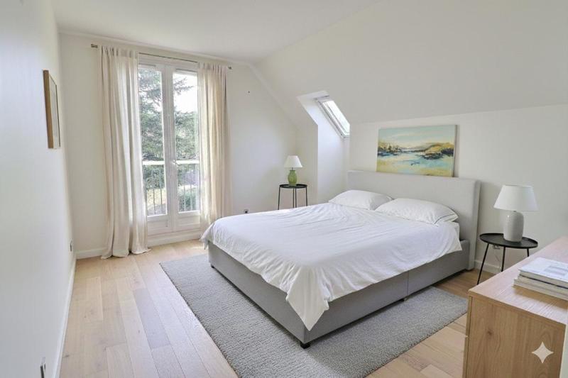 Maison - 230 m² - 9 pièces