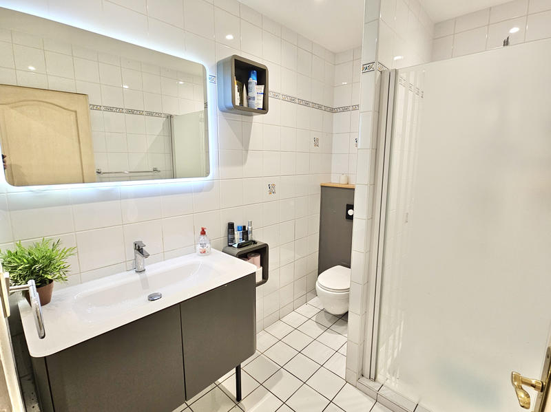 Maison - 221 m² - 8 pièces