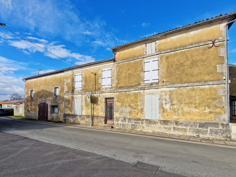 Maison - 220 m² - 12 pièces