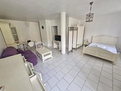 Immeuble - 2 616 m² - 30 pièces