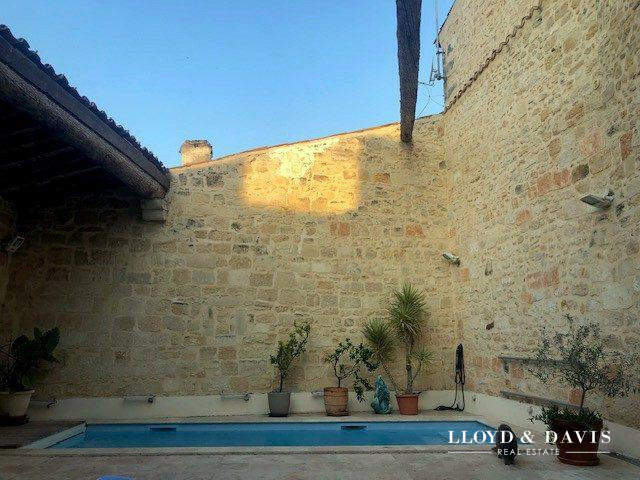 Maison - 436 m² - 14 pièces