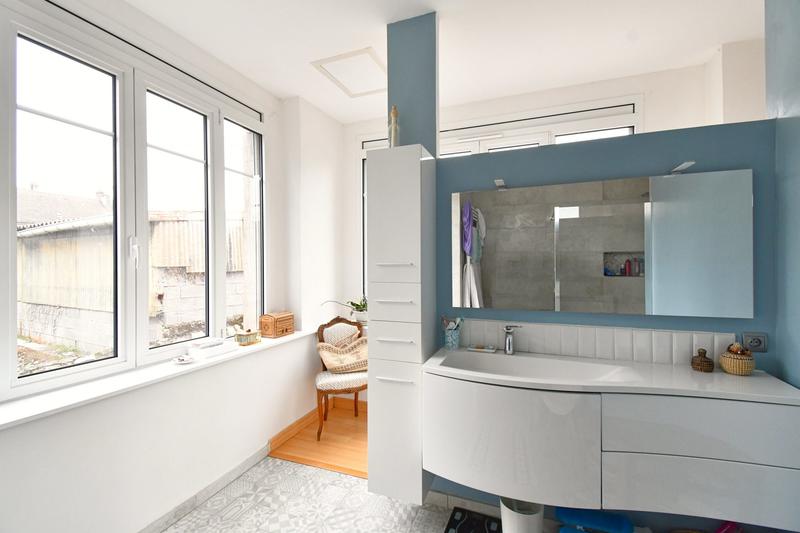 Maison - 230 m² - 8 pièces