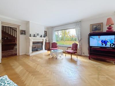 Maison - 242 m² - 7 pièces