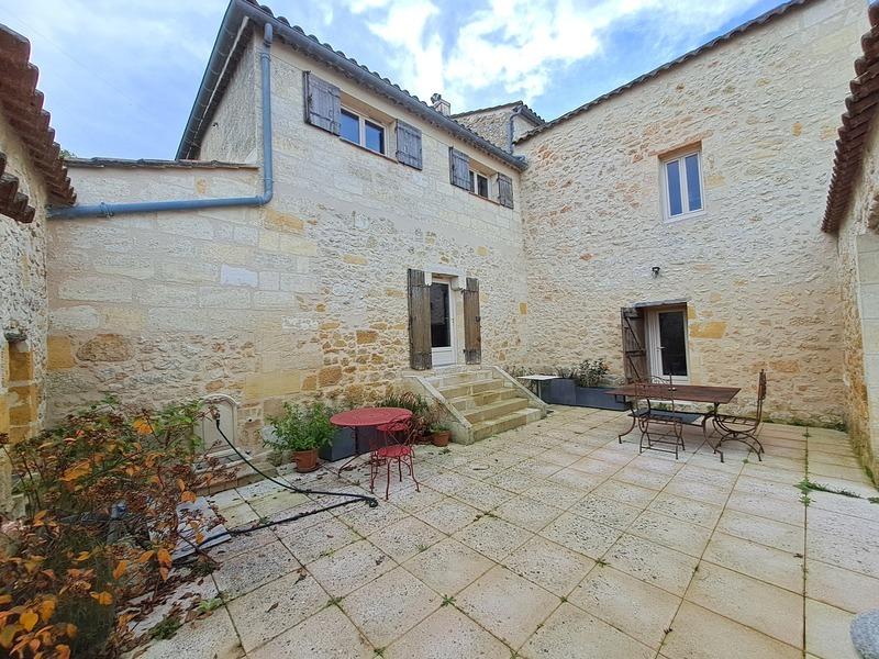 Maison - 227 m² - 7 pièces