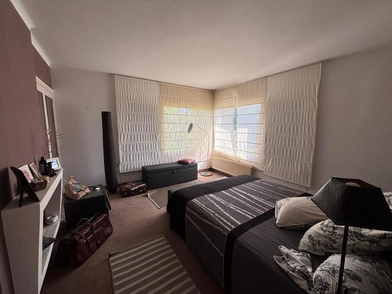 Maison - 241 m² - 6 pièces