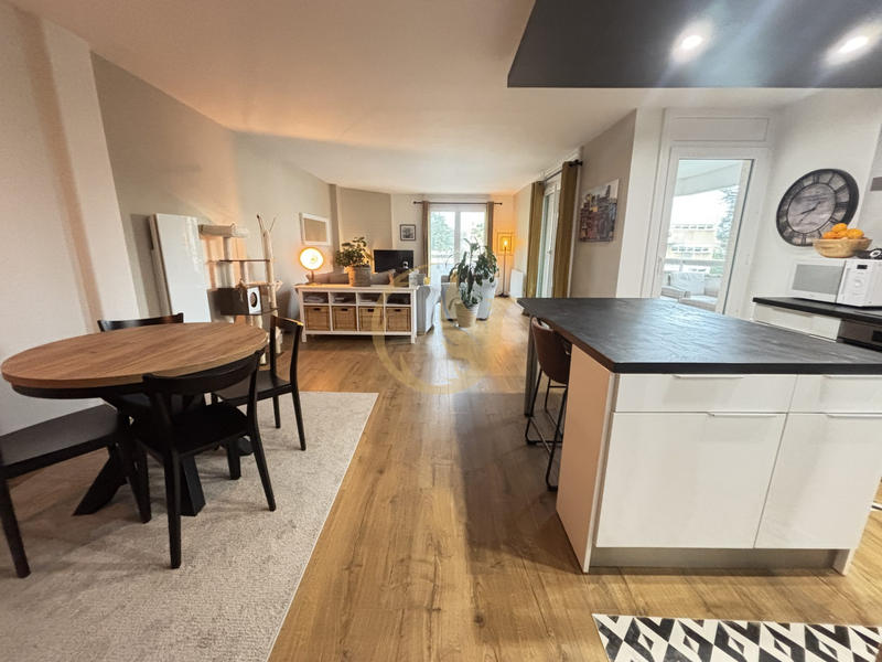 Appartement - 96 m² - 5 pièces