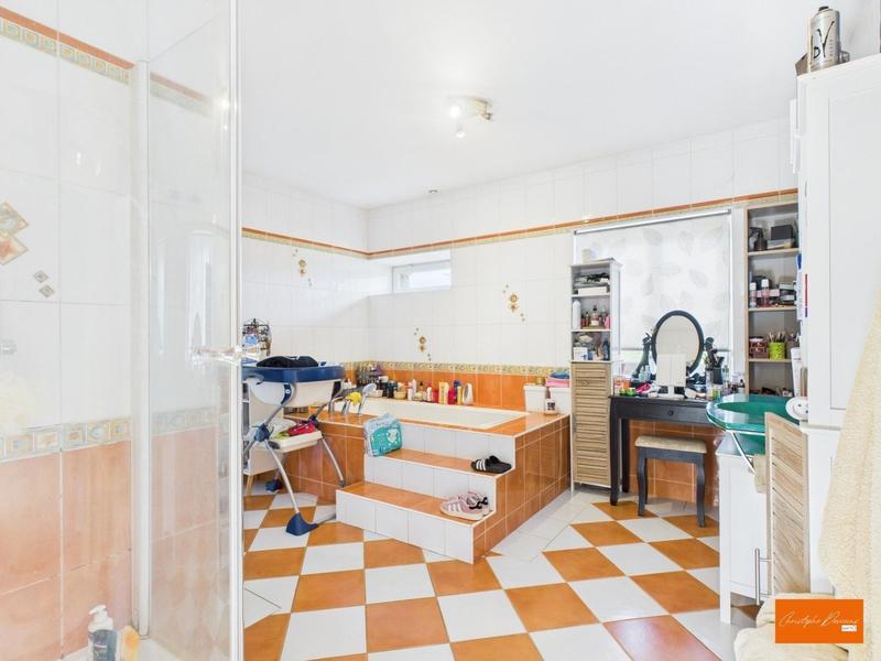 Maison - 240 m² - 8 pièces